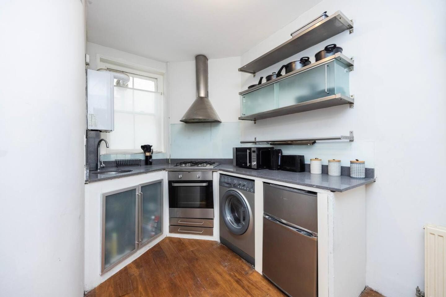 Spacious 2 Bedroom Old Street - Sleeps 6