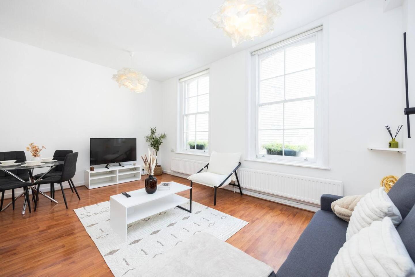 Charming 1 Bedroom By Bridge *