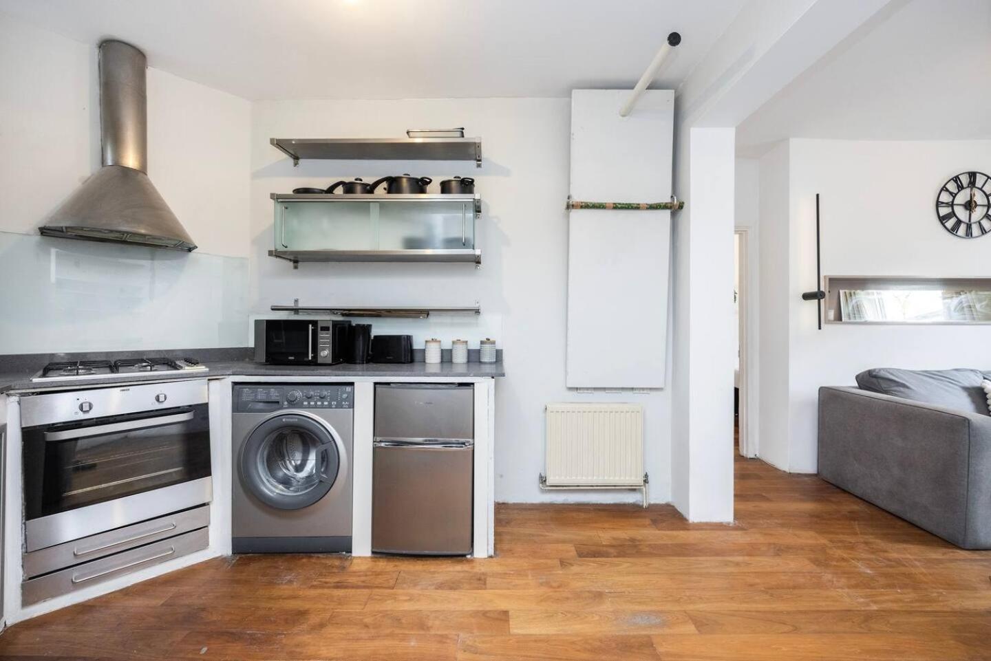 Spacious 2 Bedroom Old Street - Sleeps 6 *