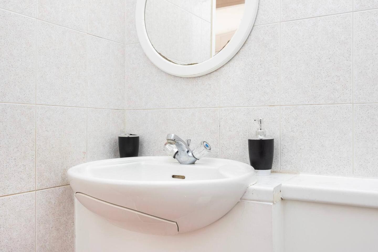 Charming 1 Bedroom By Bridge