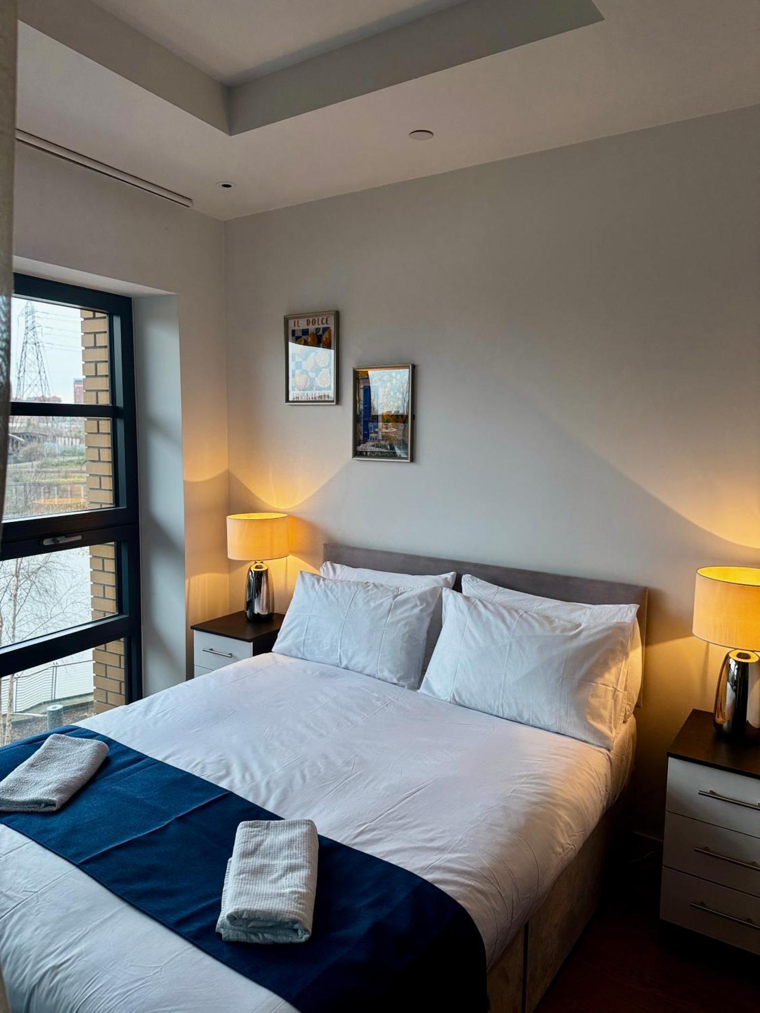 Island 1 Bedroom Luxury Apartments, Private Balcony *
