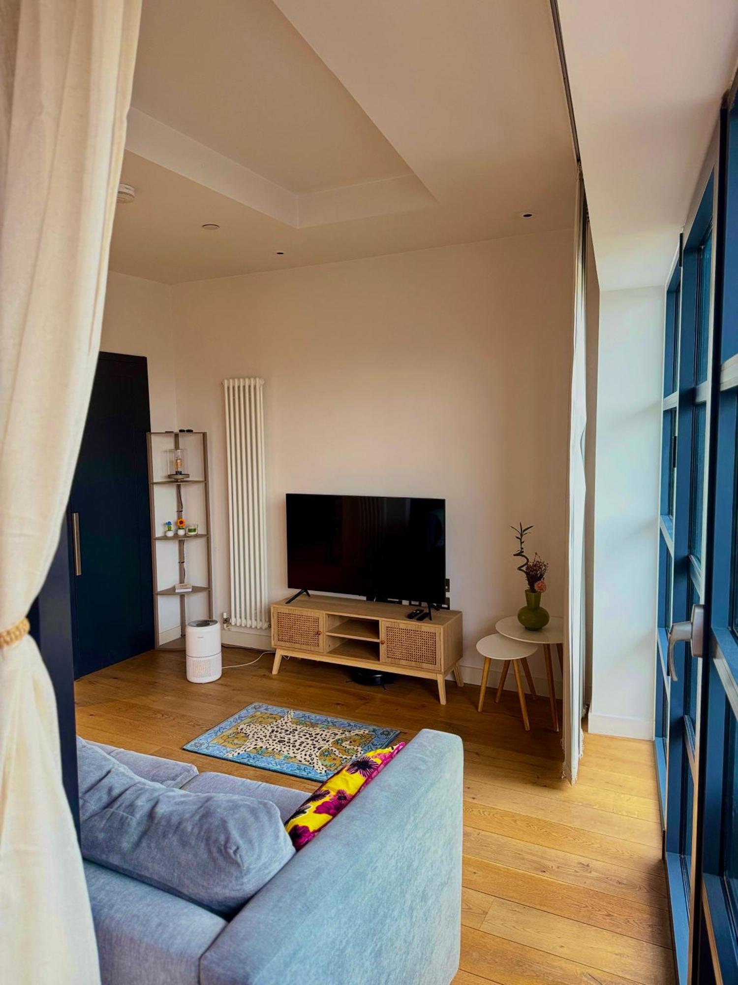 Island 1 Bedroom Luxury Apartments, Private Balcony