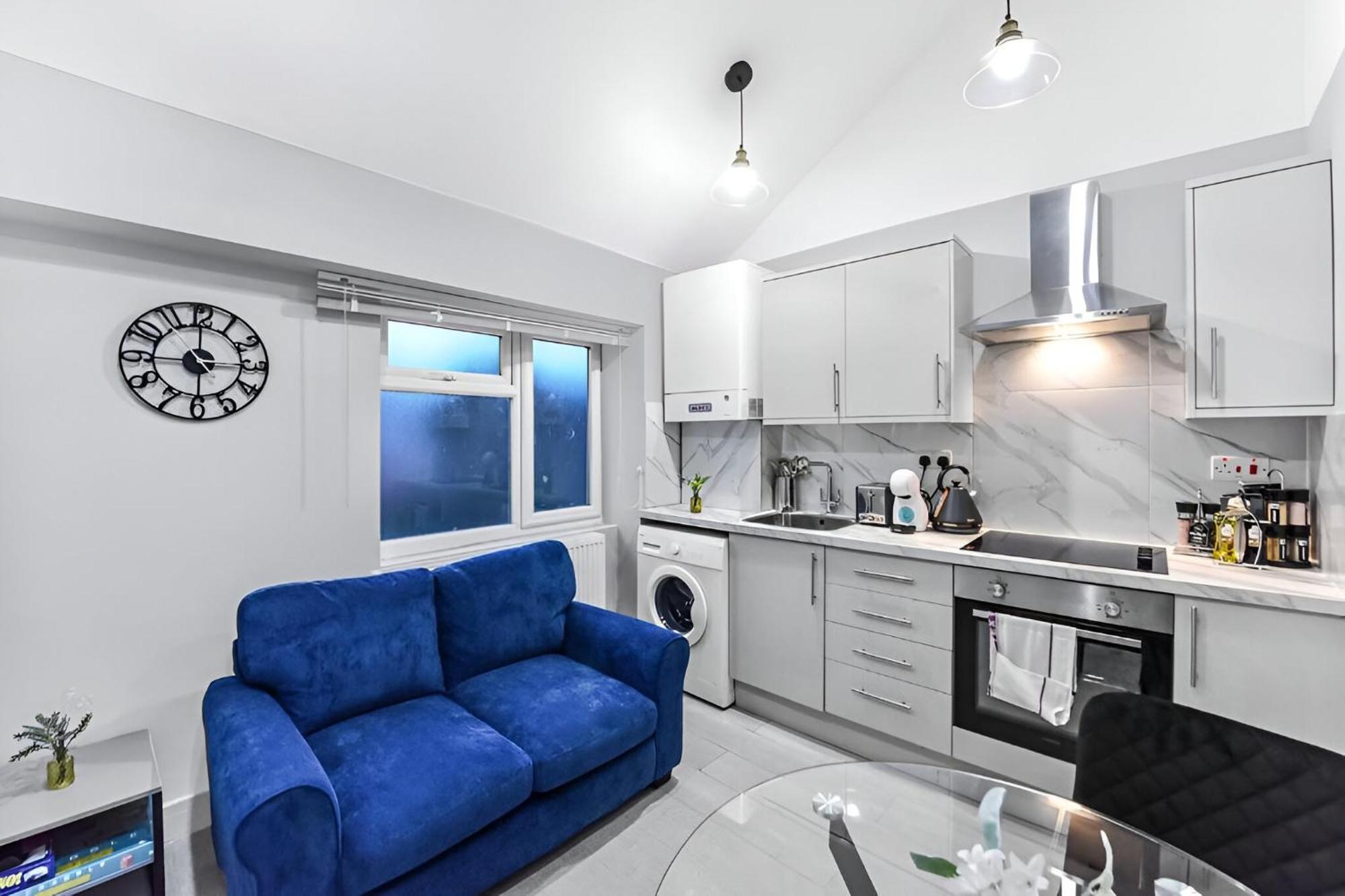 Convenient 1br Flat With Kitchen, Perfect For Two! * Londen