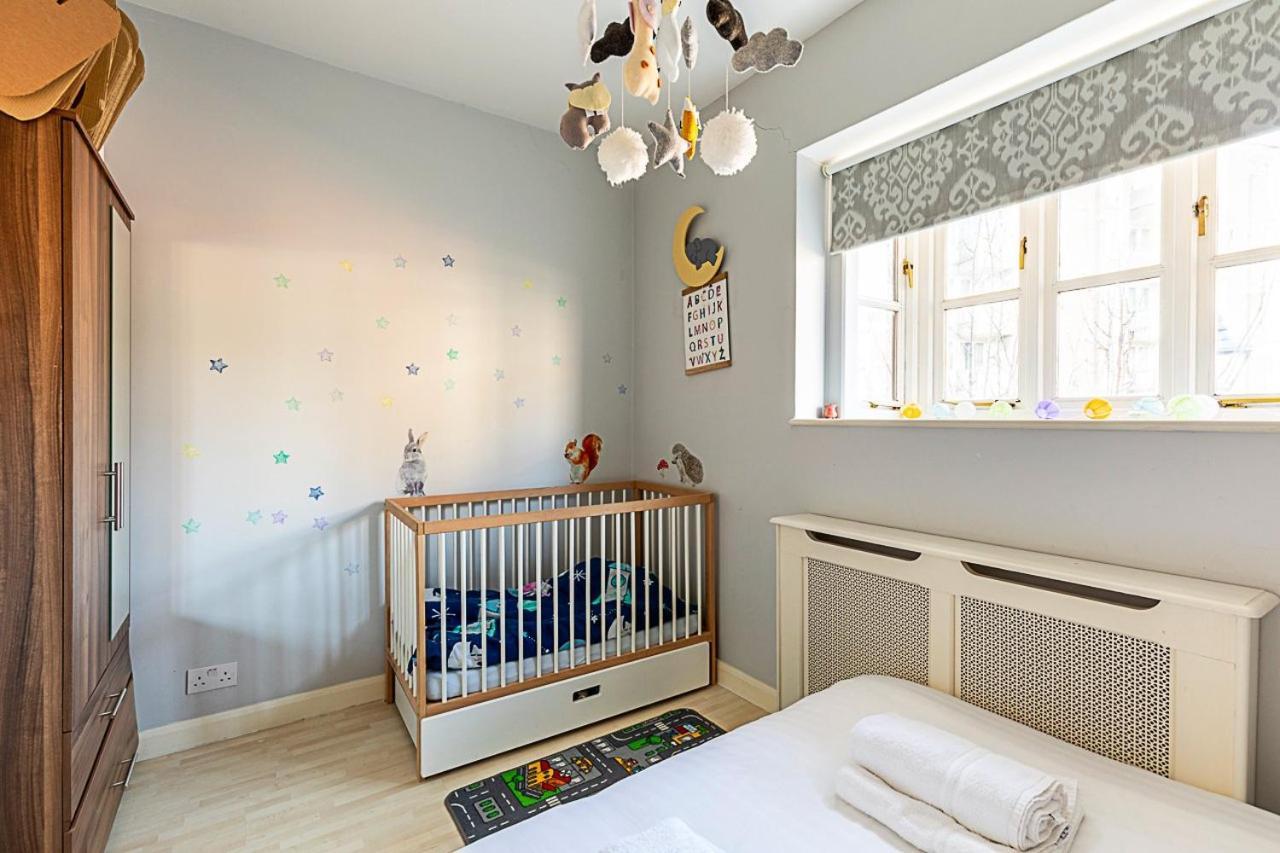 Stylish & Spacious 3-bed In Vibrant Bow Appartement *