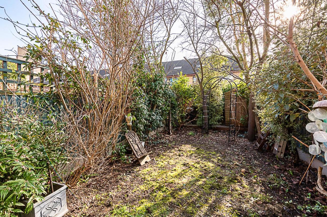 Stylish & Spacious 3-bed In Vibrant Bow * Londres