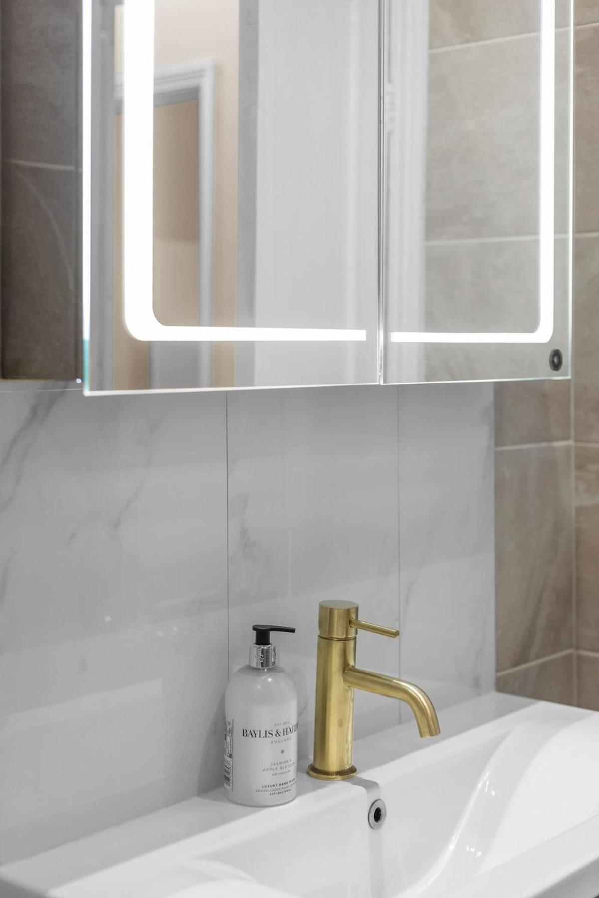 Superb 2 Bedroom Retreat In Belsize Park Appartement *