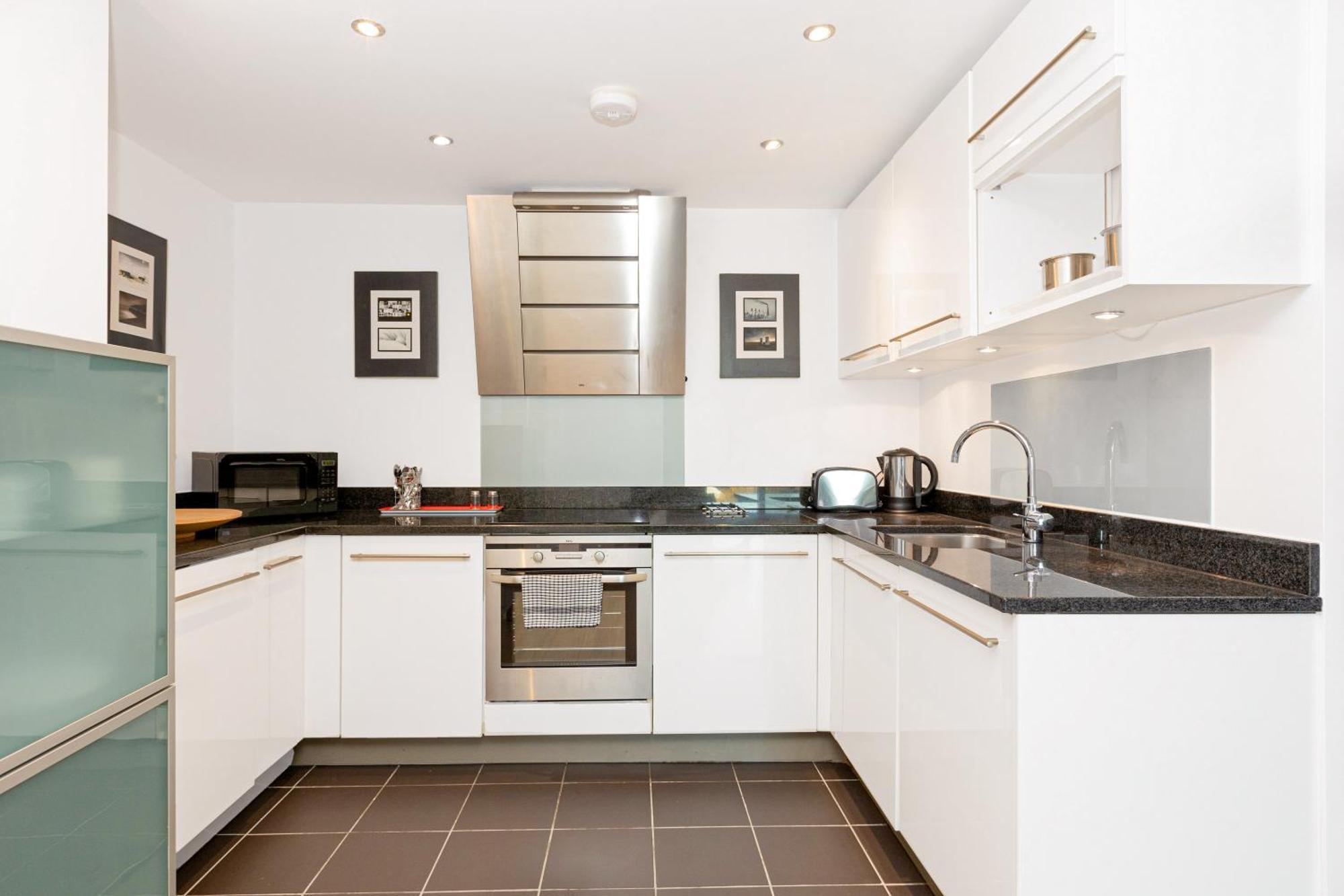 Appartement New Listing 2br With Parking, 10min Woolwich St *