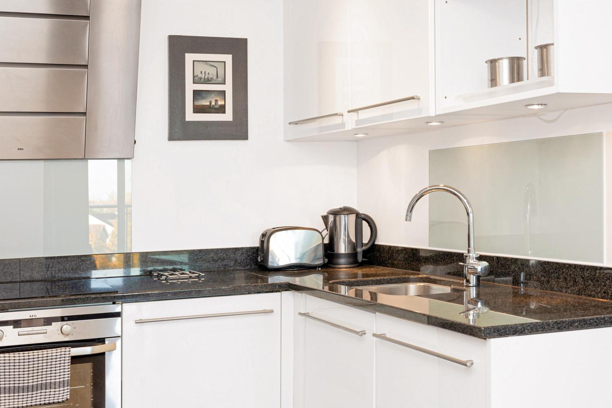 New Listing 2br With Parking, 10min Woolwich St Appartement *