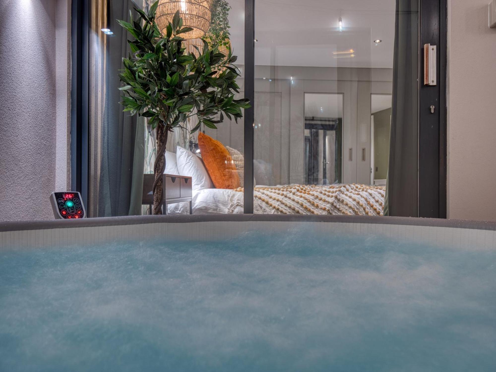 Borough Market - Hot Tub, Gaming & Cinema Londen