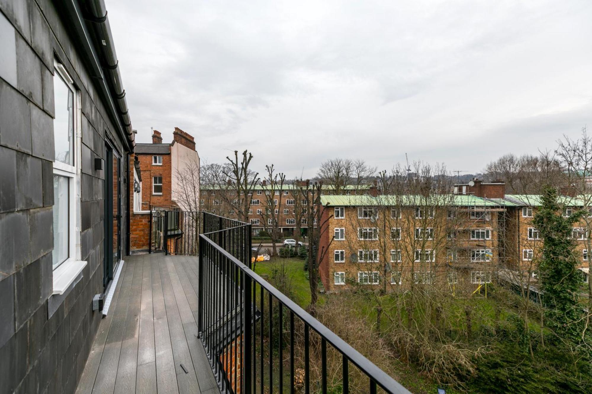 Fairhazel Gardens Apartment *