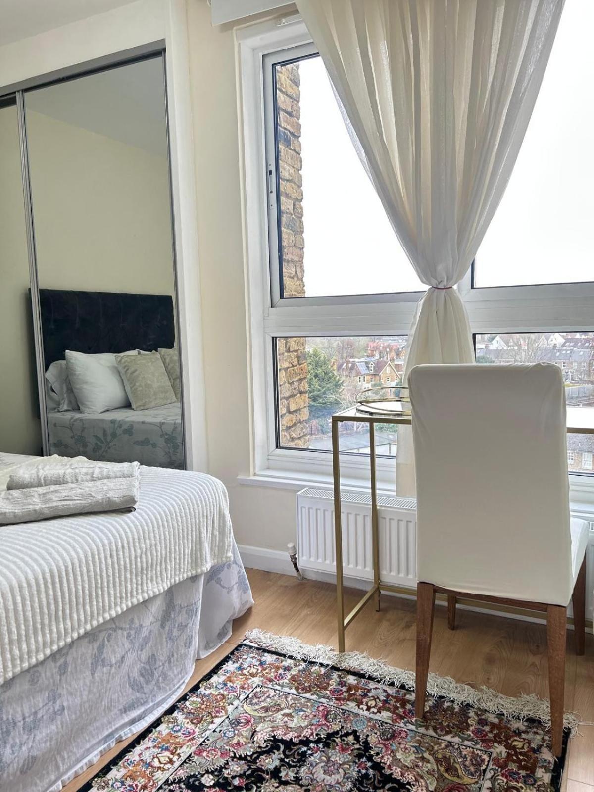 Barnes Flat, 2bed 2bath, Parking, Breakfast Appartement Londres