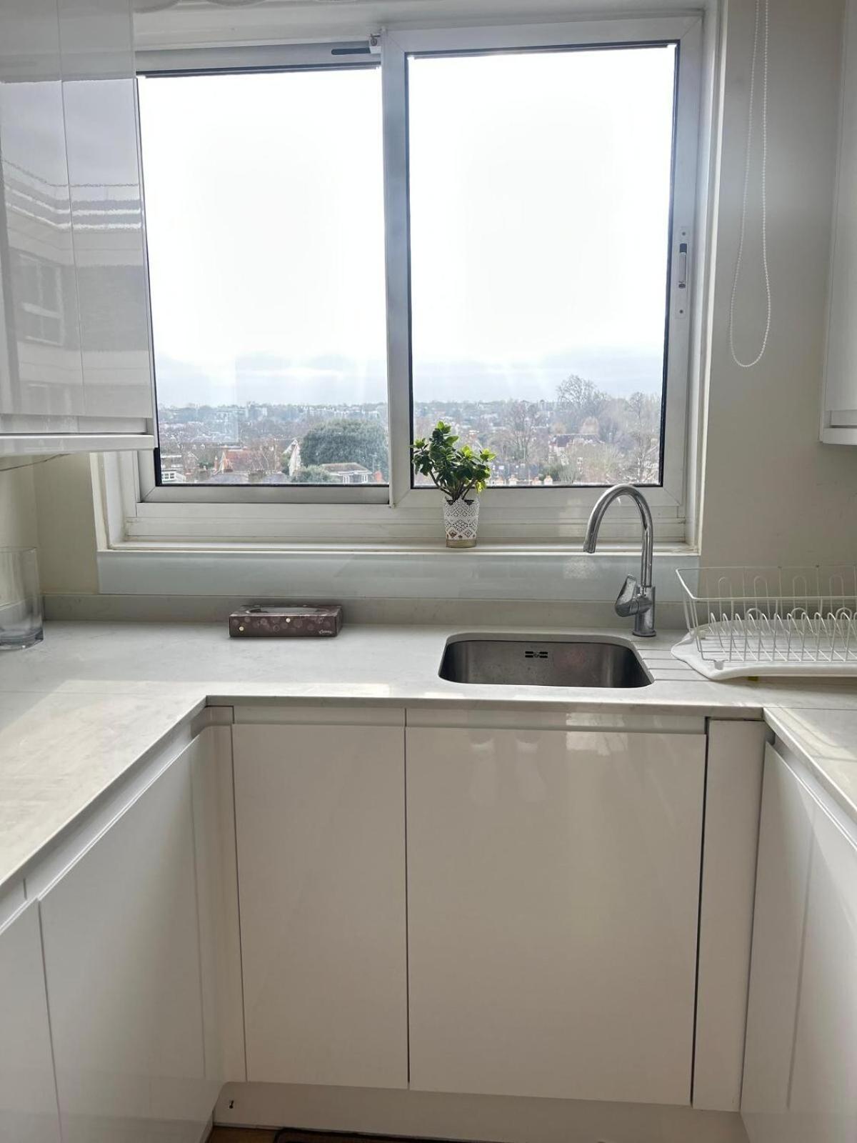 Barnes Flat, 2bed 2bath, Parking, Breakfast Appartement *