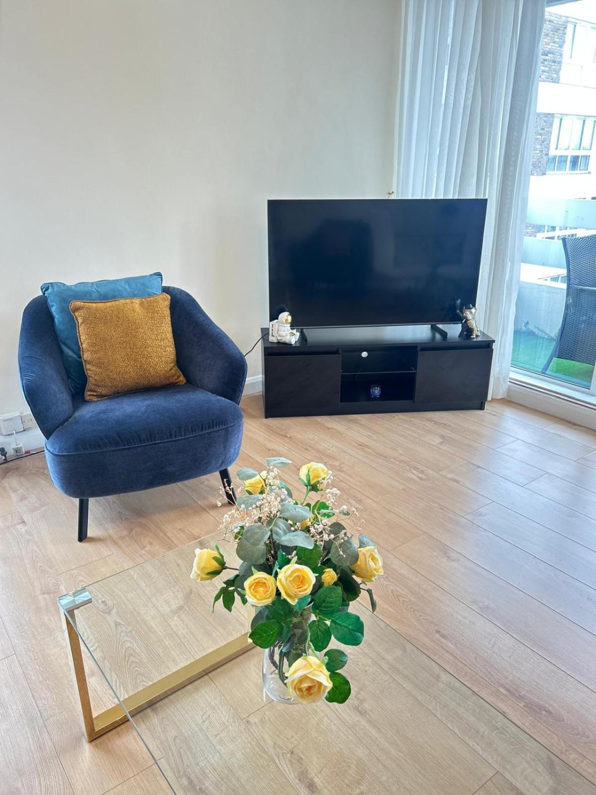 Barnes Flat, 2bed 2bath, Parking, Breakfast Appartement *