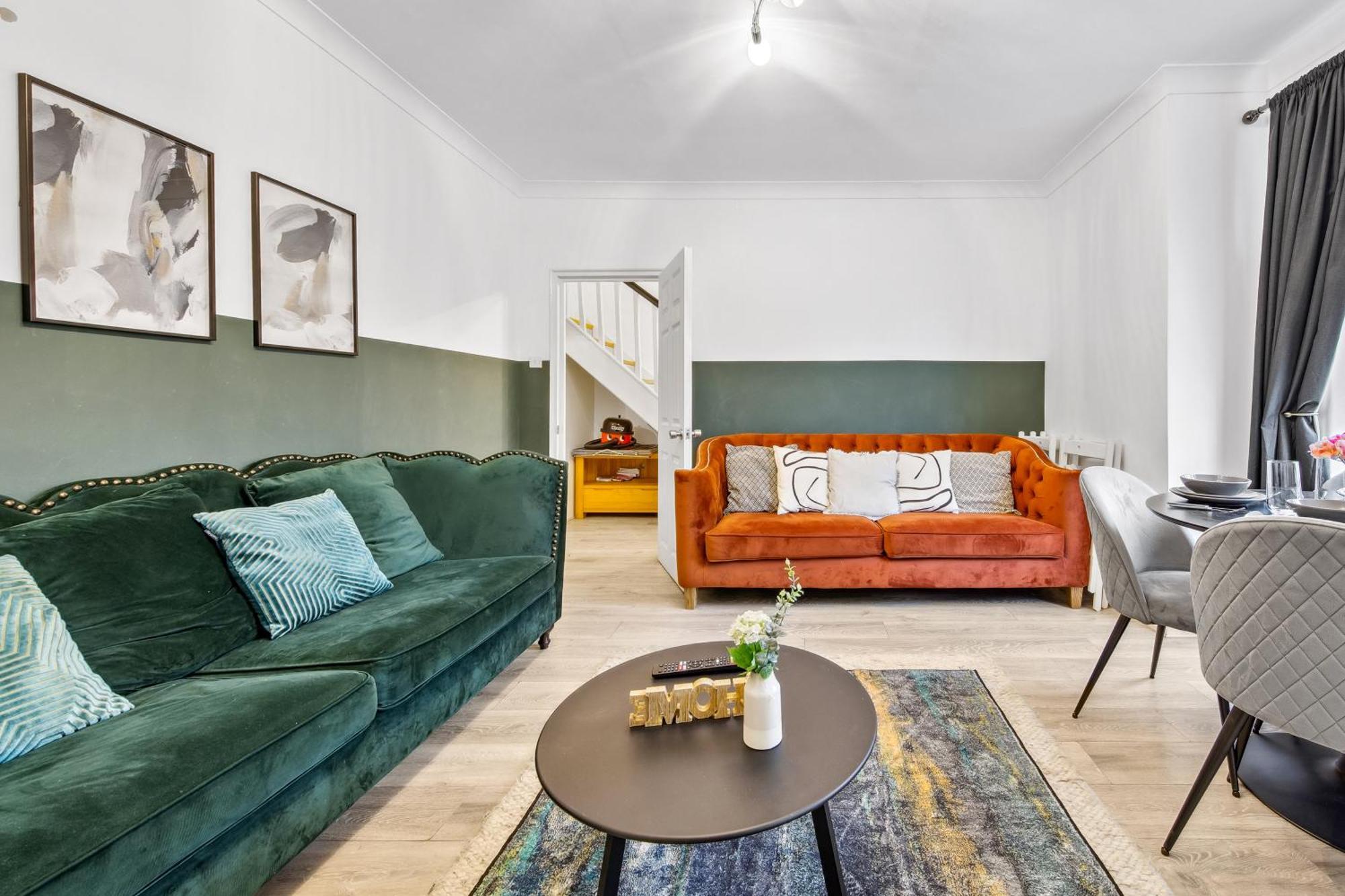 Luxury Retreat - Sleeps 7 - Hot Tub - Jacuzzi Hébergement de vacances Londres