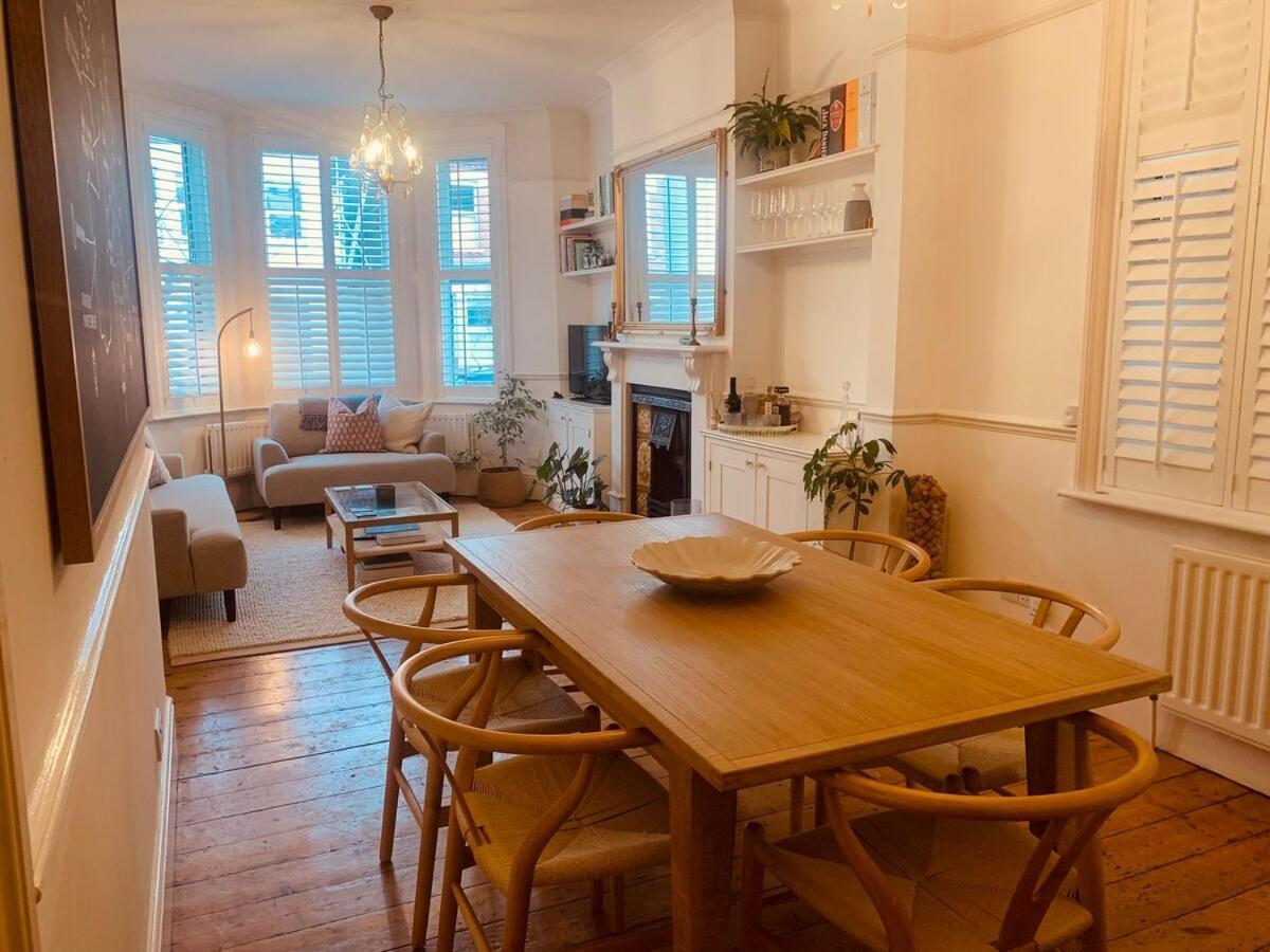 Stunning Home, Garden, Parking & Close Train Stations Londres
