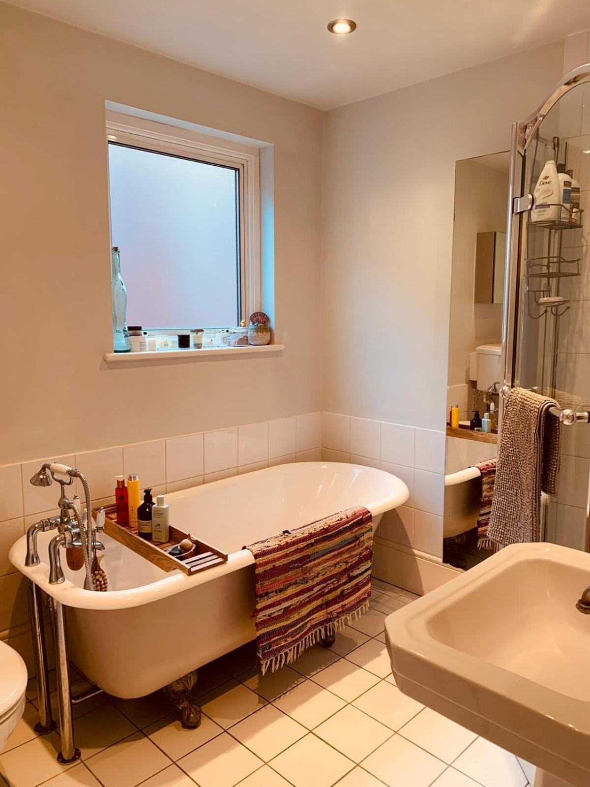 Appartement Stunning Home, Garden, Parking & Close Train Stations