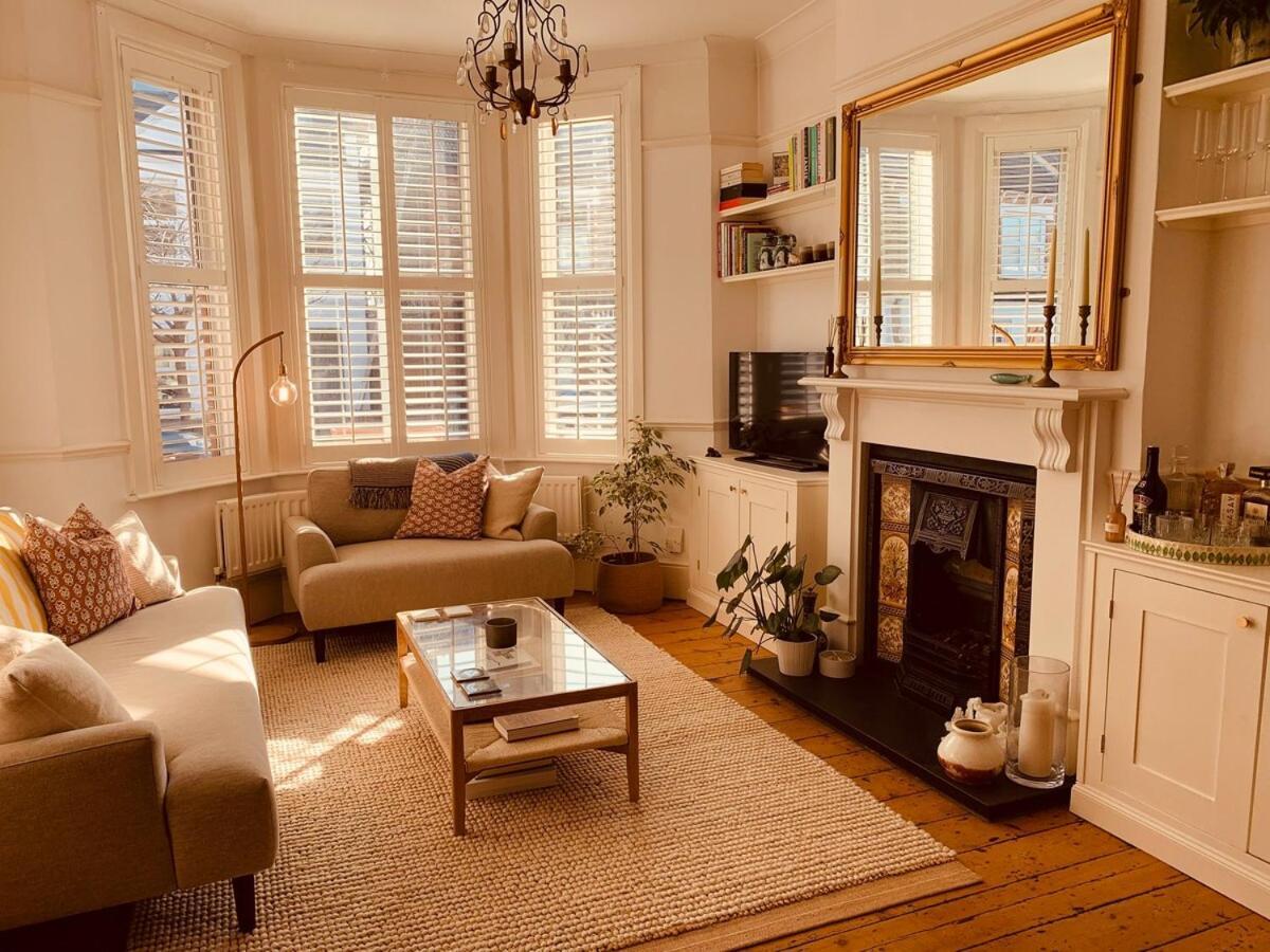 Stunning Home, Garden, Parking & Close Train Stations * Londres