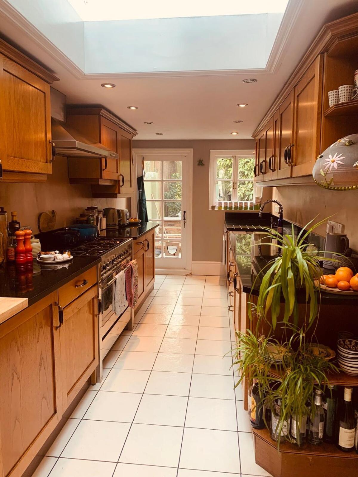 Stunning Home, Garden, Parking & Close Train Stations Appartement Londres
