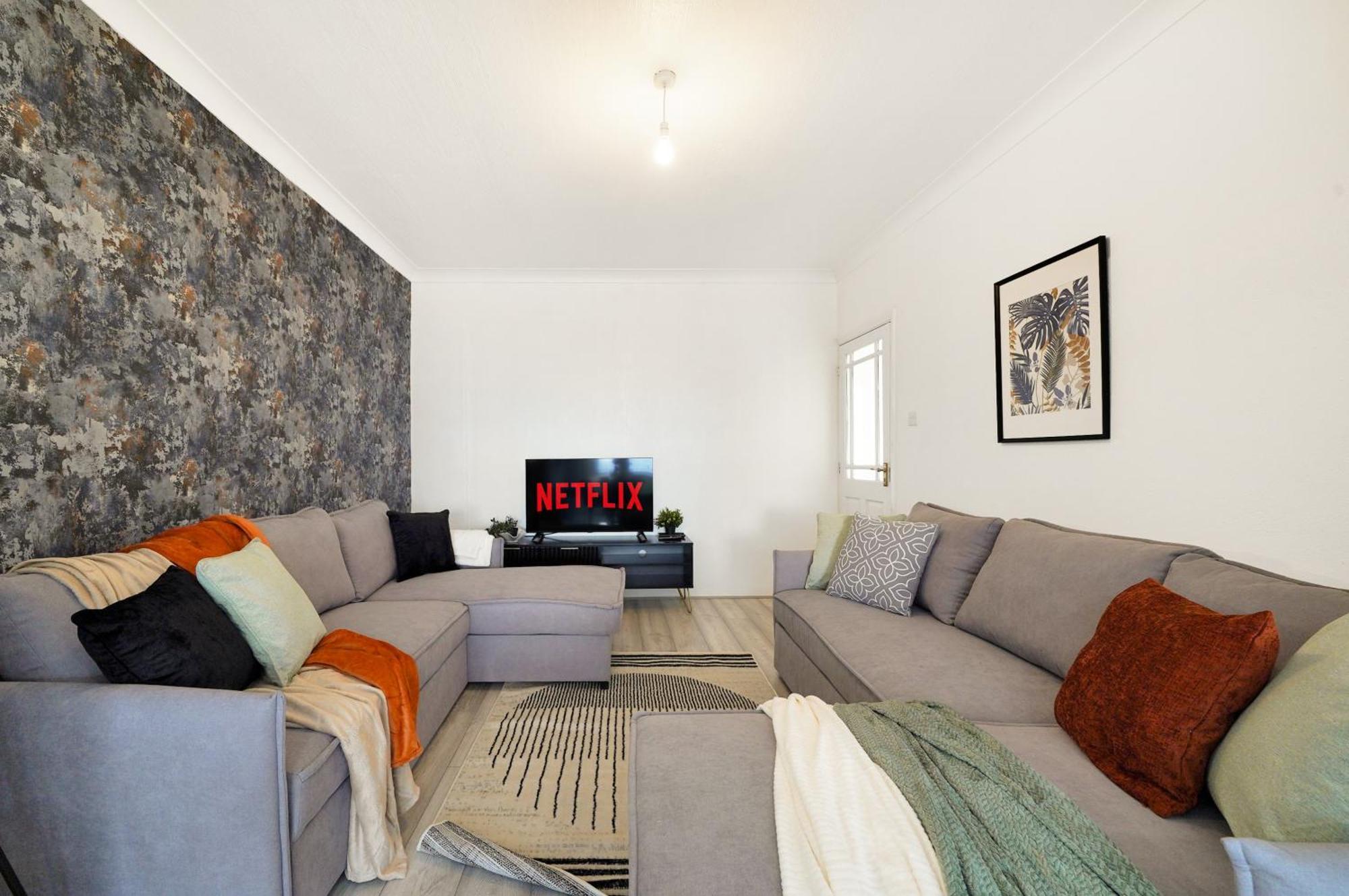 Spacious House In Wembley - Sleeps 14 Hébergement de vacances *