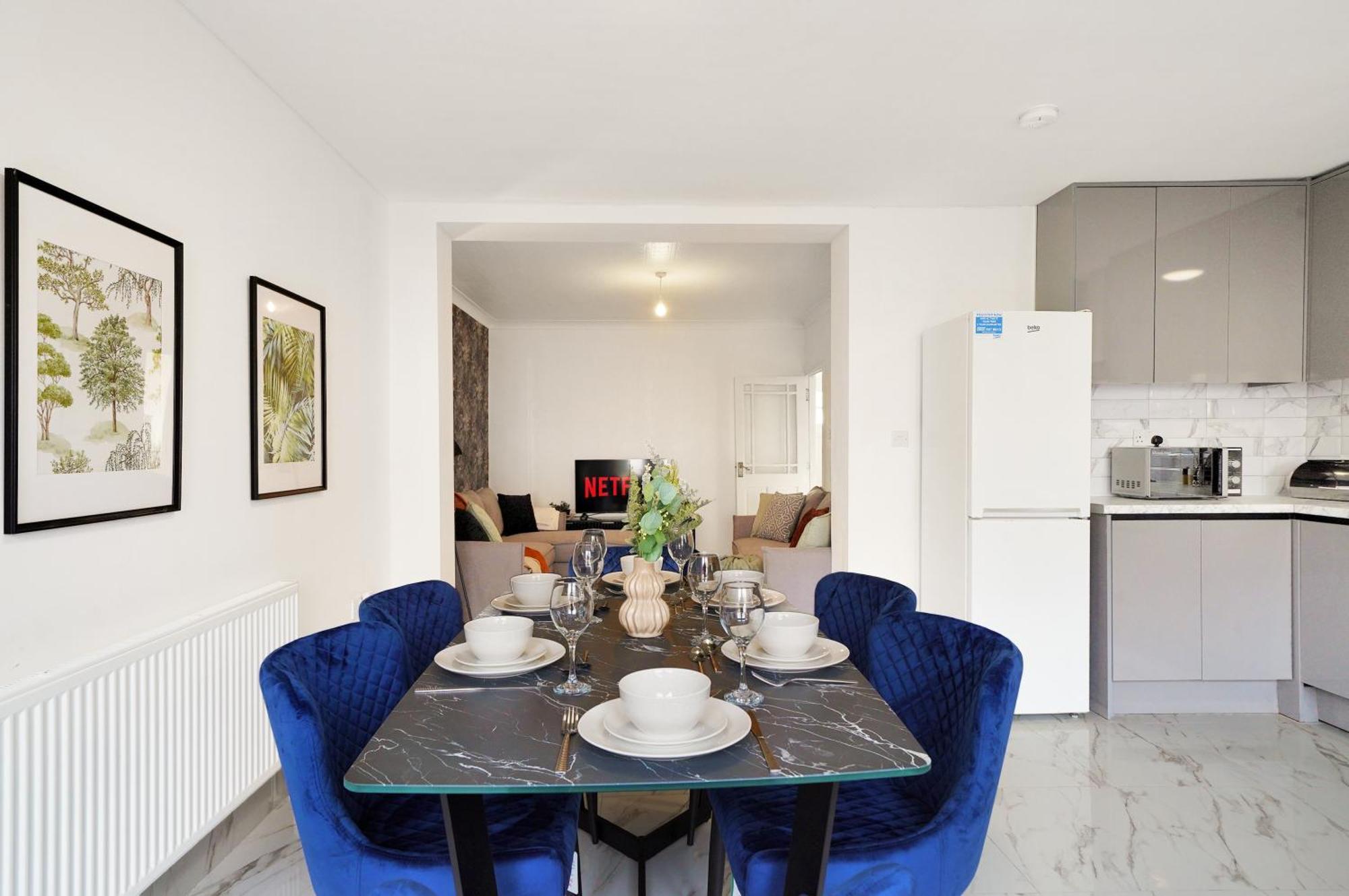 Hébergement de vacances Spacious House In Wembley - Sleeps 14 *