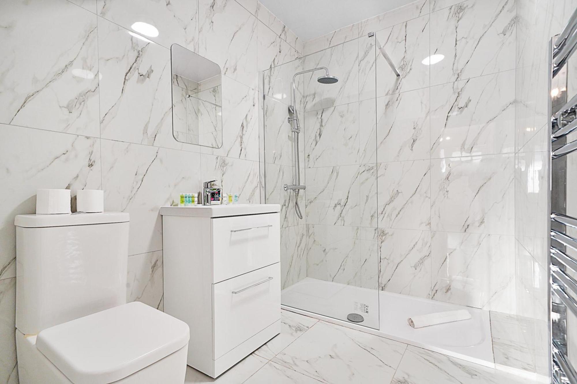 Hébergement de vacances Spacious House In Wembley - Sleeps 14 Londres