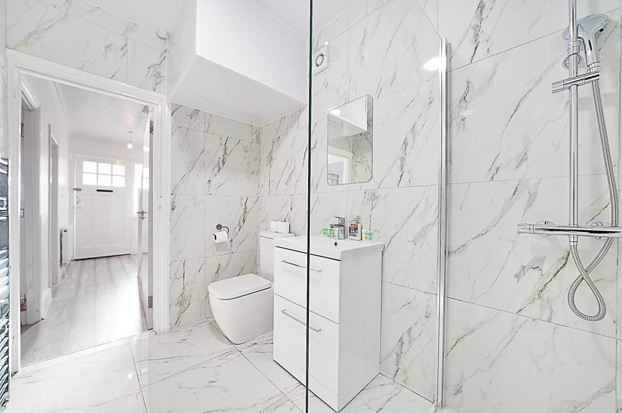 Hébergement de vacances Spacious House In Wembley - Sleeps 14 Londres