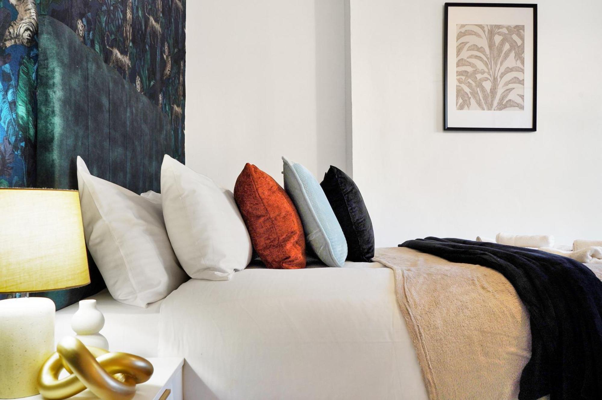 Hébergement de vacances Spacious House In Wembley - Sleeps 14 Londres