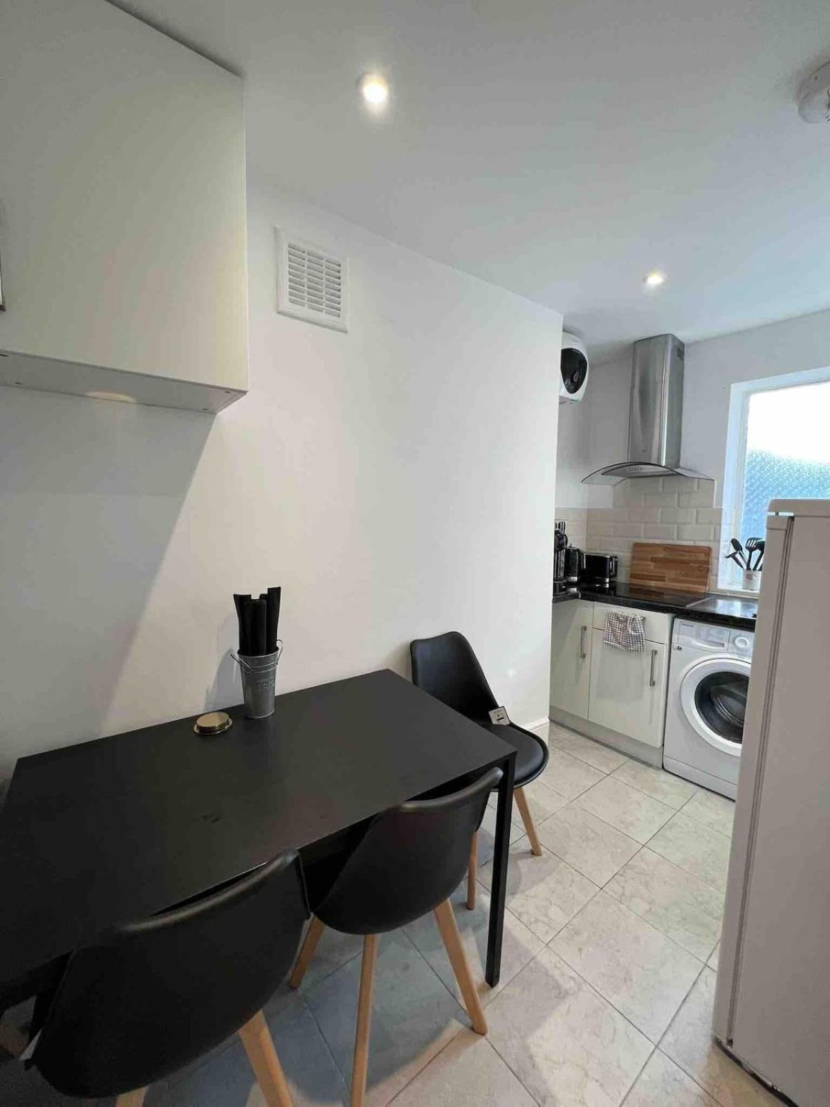 Appartement 2-bed Flat On The Lively Old Compton St - Soho! Londres