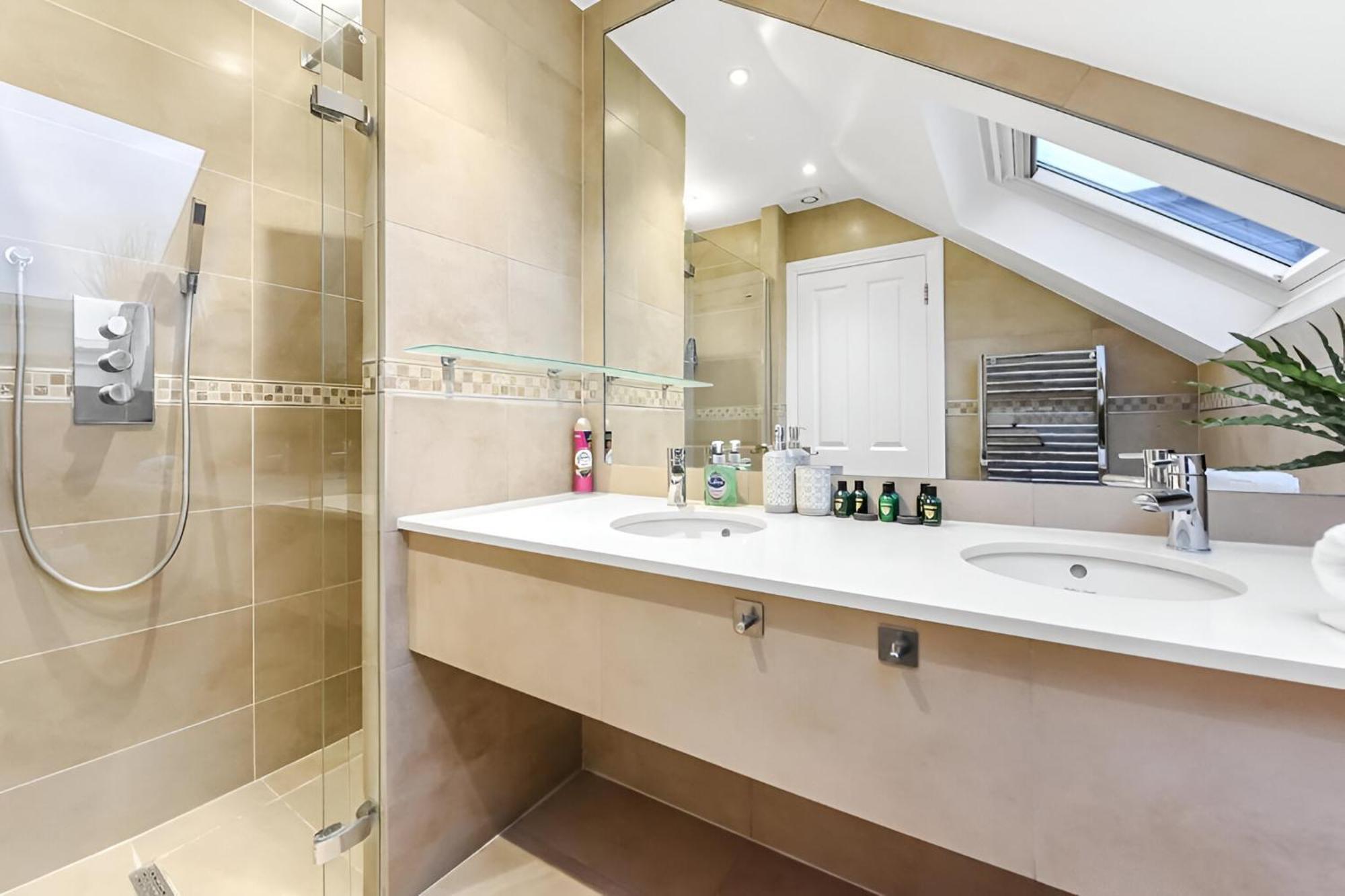 Appartement Warm & Cozy 2-bed Flat-perfect For Groups! Londres