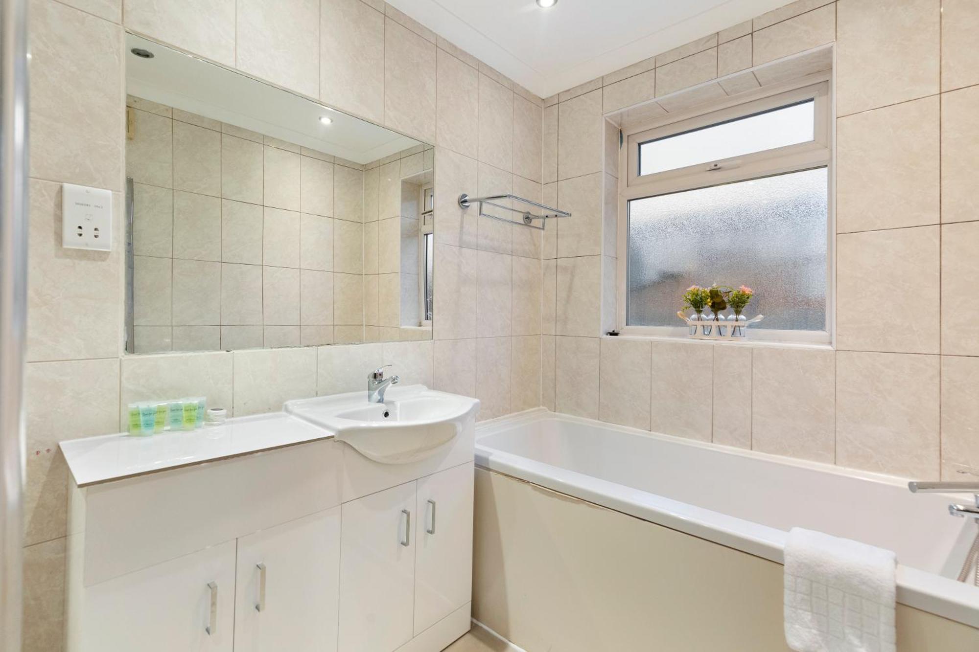 Spacious 4 Bedroom House Londres