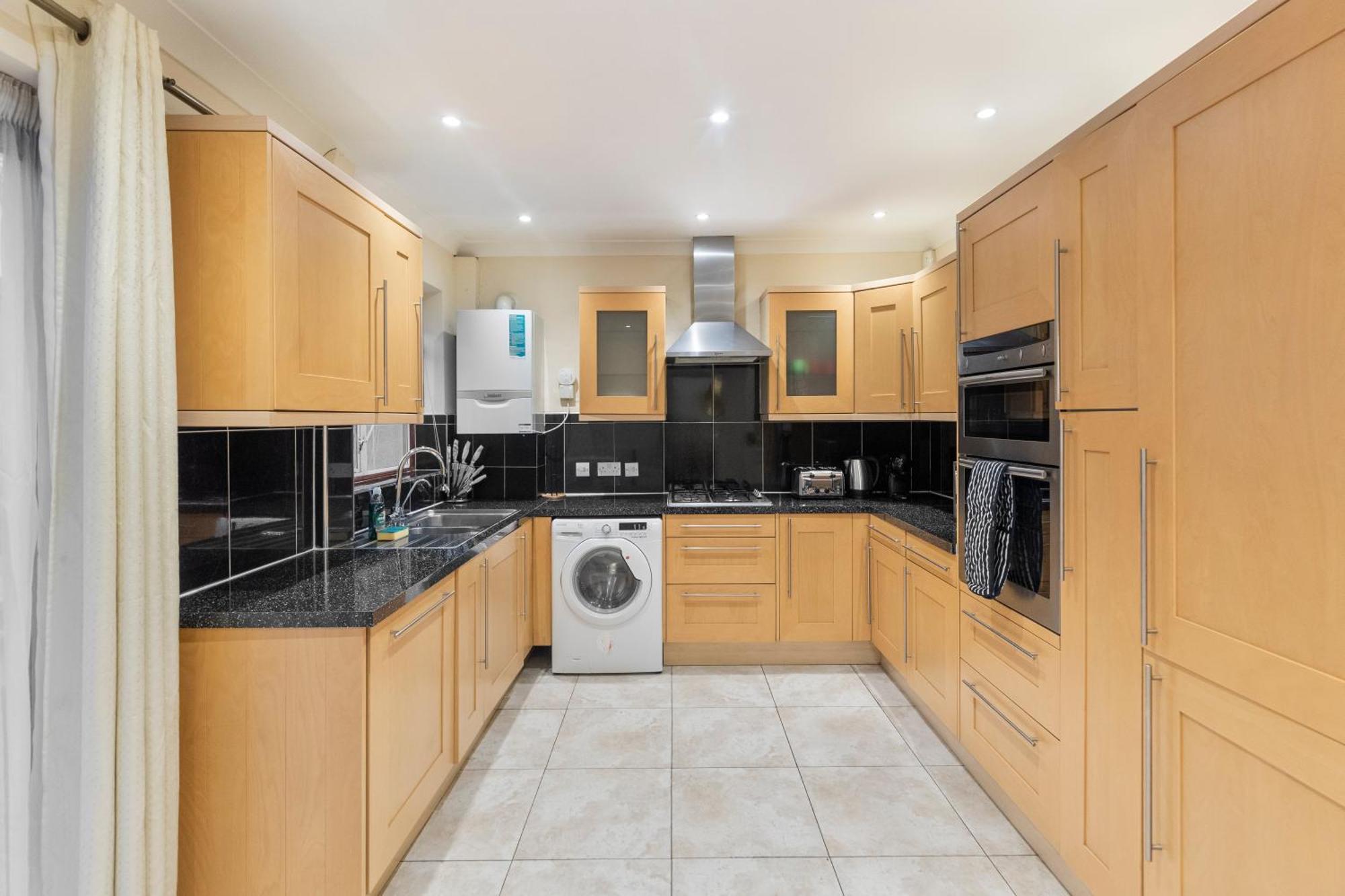 Spacious 4 Bedroom House Londres