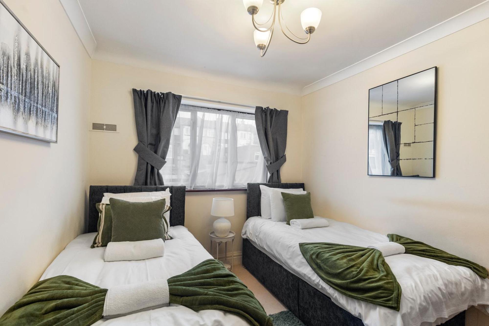 Spacious 4 Bedroom House * Londres