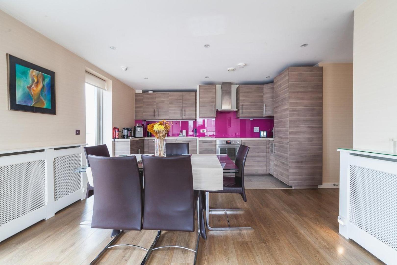 Apartamento Cosy 2-bed Poplar Flat W/ Views Londres