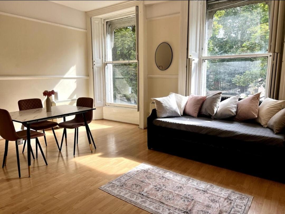 Cozy Twin Next To Hyde Park Habitación en casa particular Londres