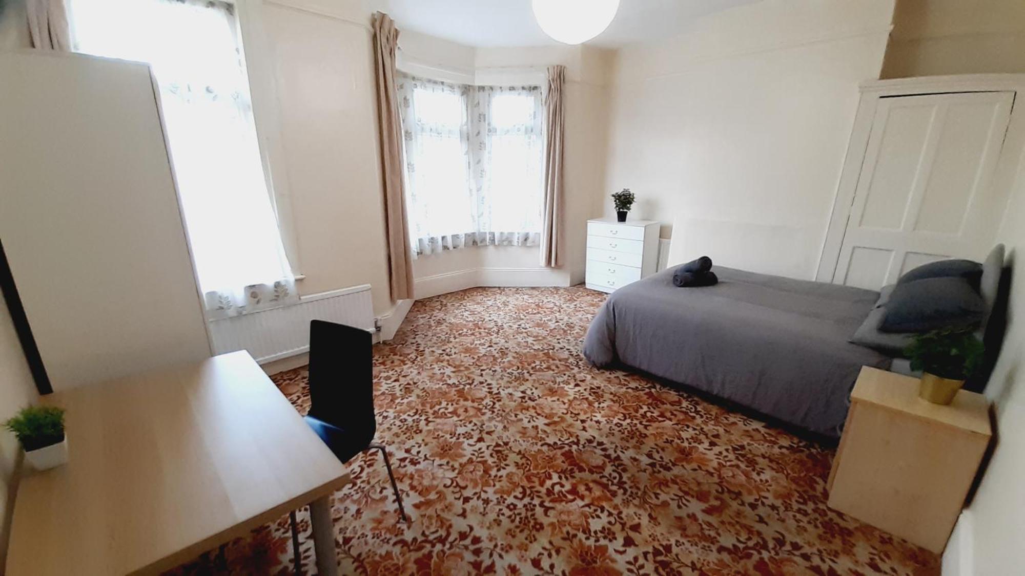 Séjour chez l'habitant Shared House E11 *