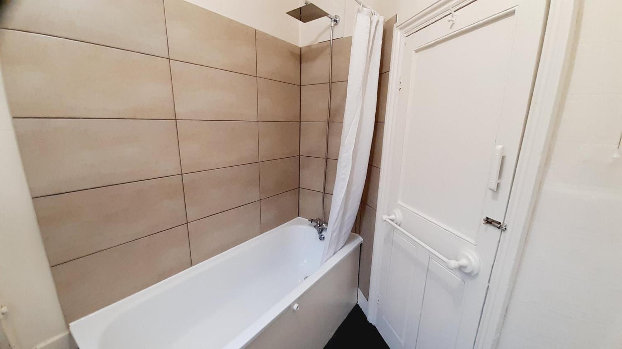 Séjour chez l'habitant Shared House E11 *