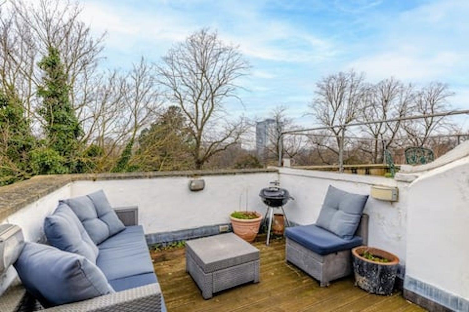 Stylish 2br Chelsea Penthouse With Private Rooftop