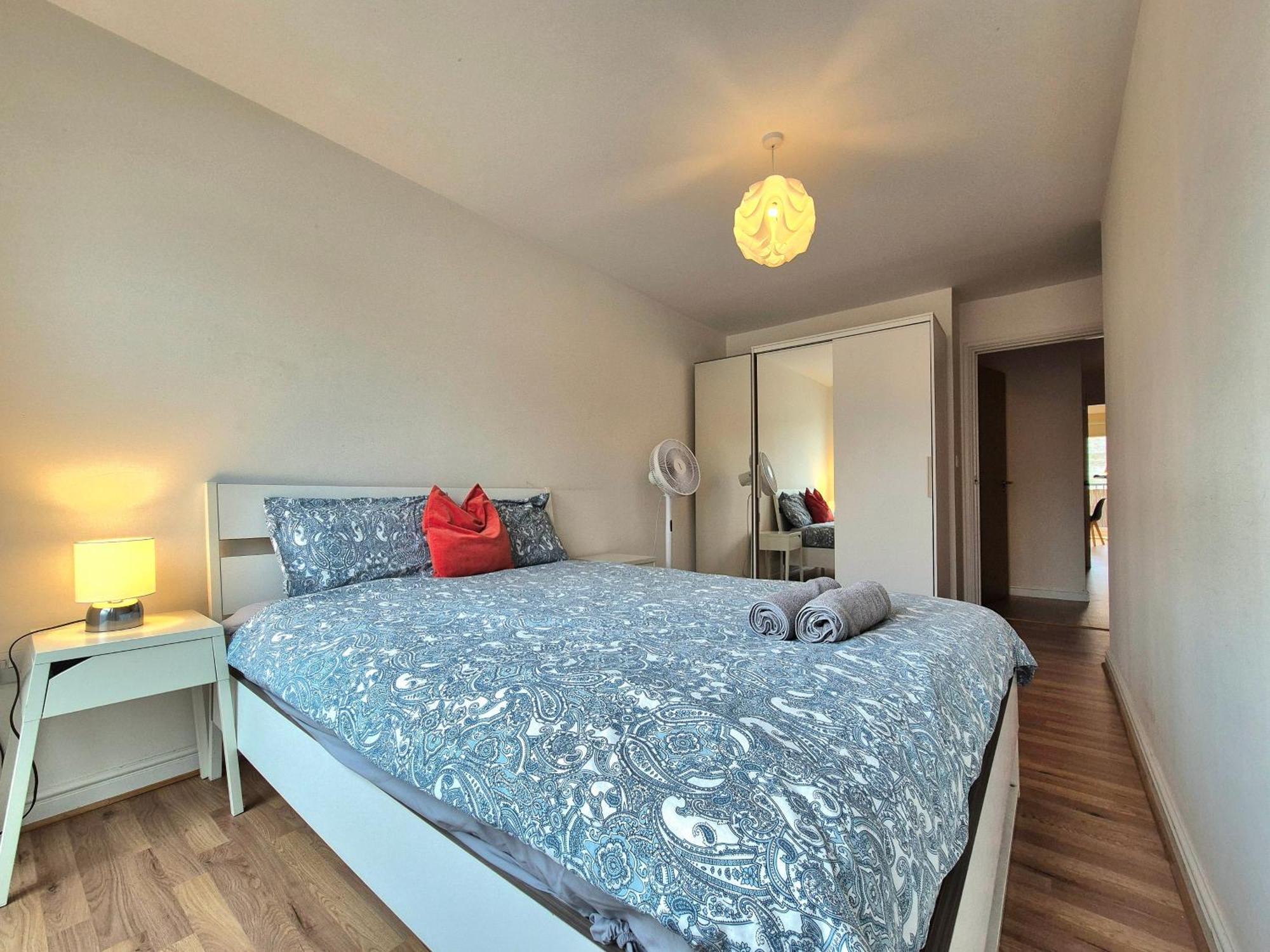 2 Bedroom Flat, Minutes From Shoreditch, Spitalfields & Brick Lane, Sleeps 4 Guests Londres