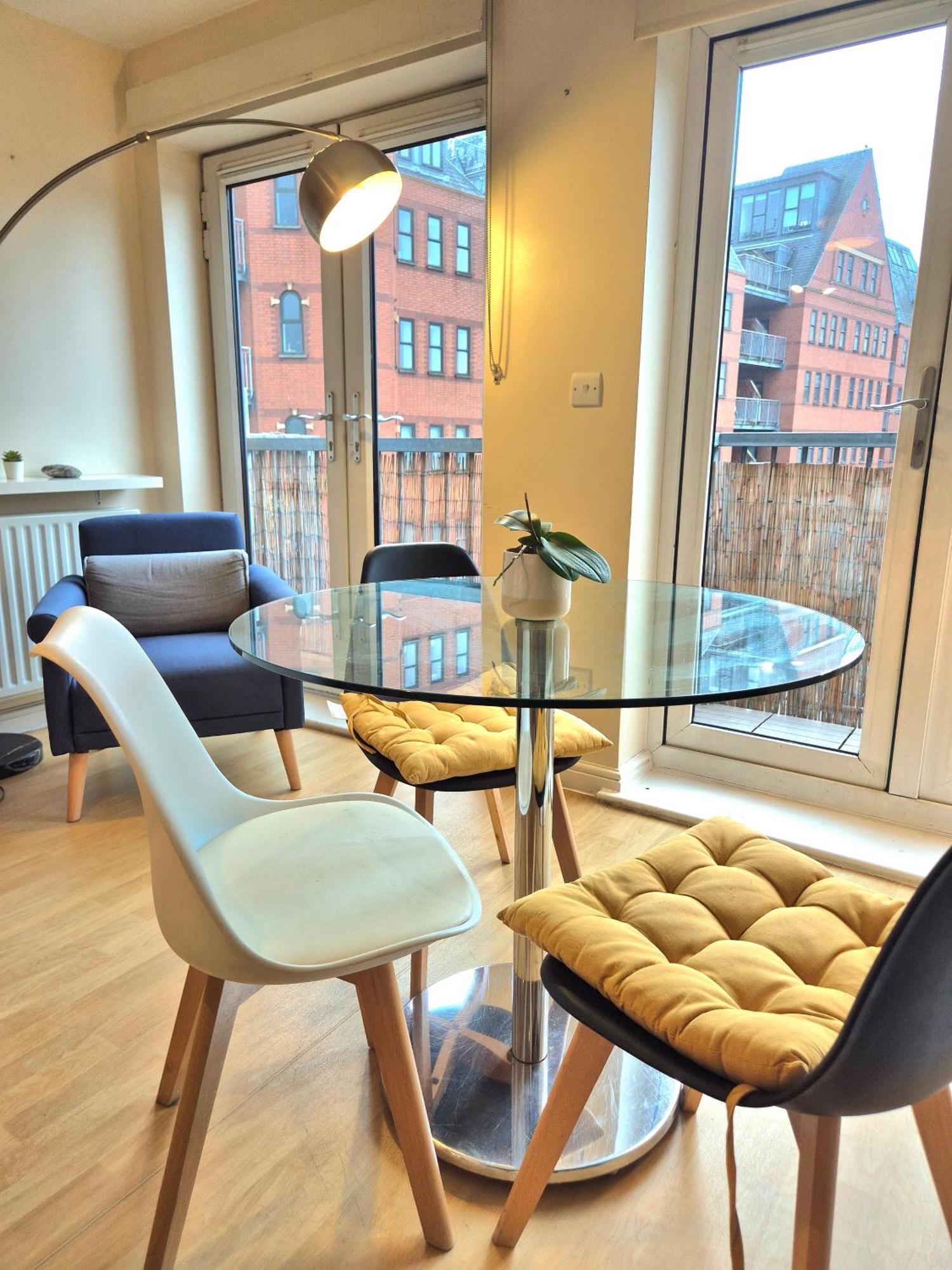 2 Bedroom Flat, Minutes From Shoreditch, Spitalfields & Brick Lane, Sleeps 4 Guests * Londres