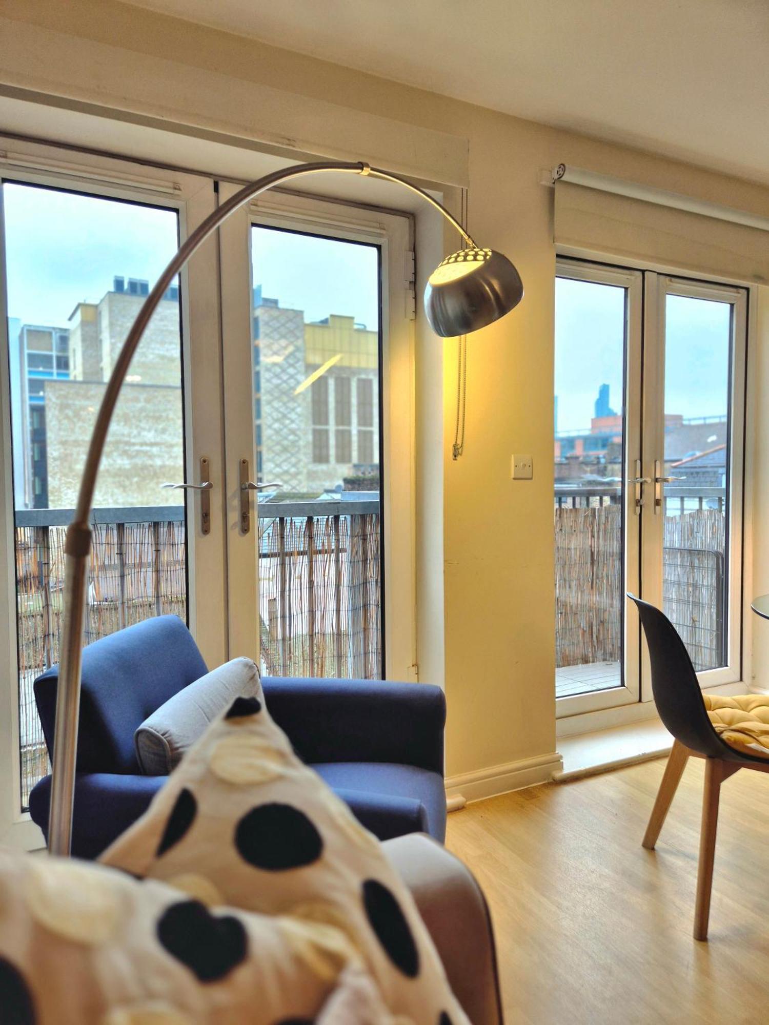 2 Bedroom Flat, Minutes From Shoreditch, Spitalfields & Brick Lane, Sleeps 4 Guests Apartamento