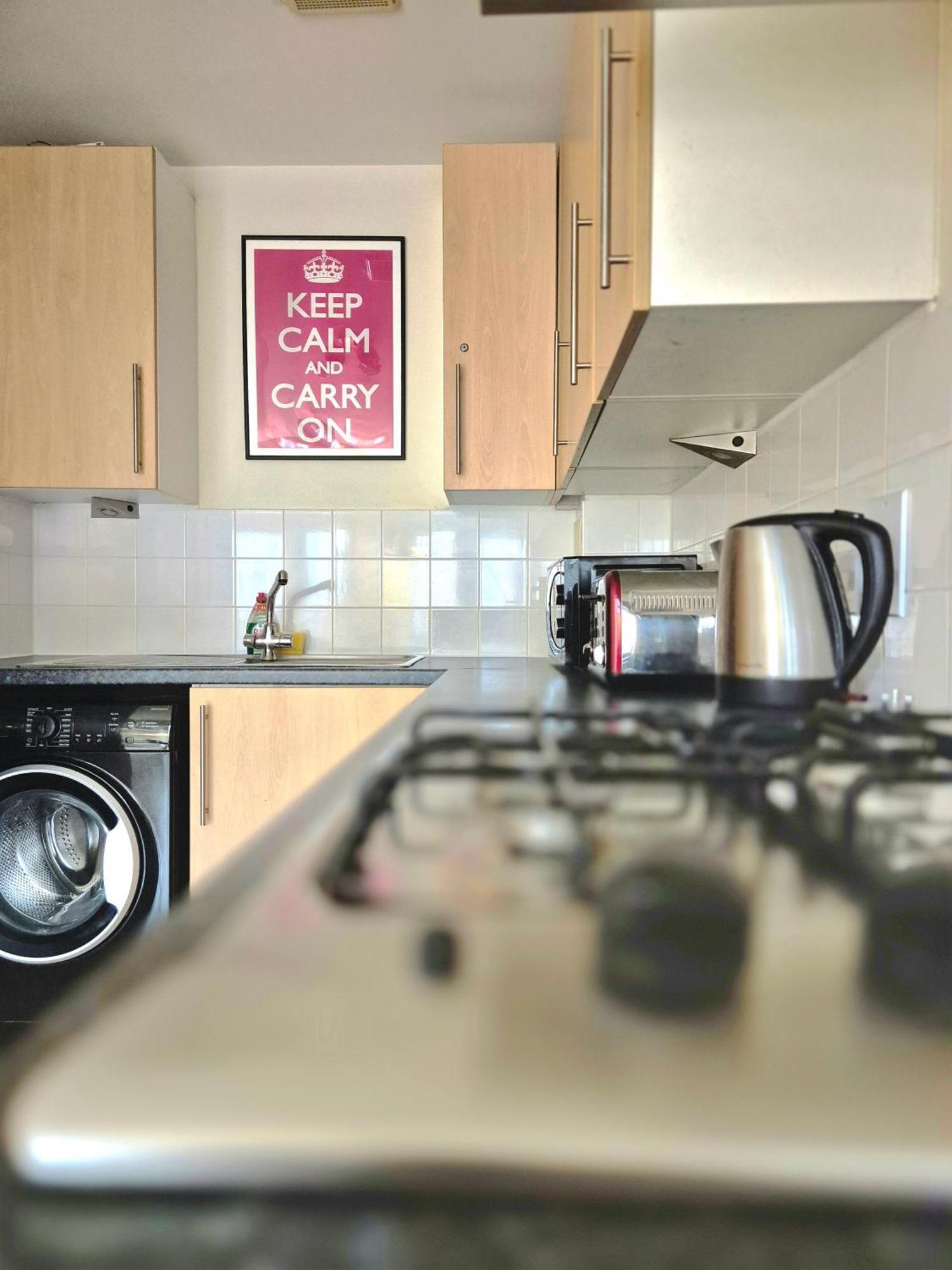 Apartamento 2 Bedroom Flat, Minutes From Shoreditch, Spitalfields & Brick Lane, Sleeps 4 Guests *