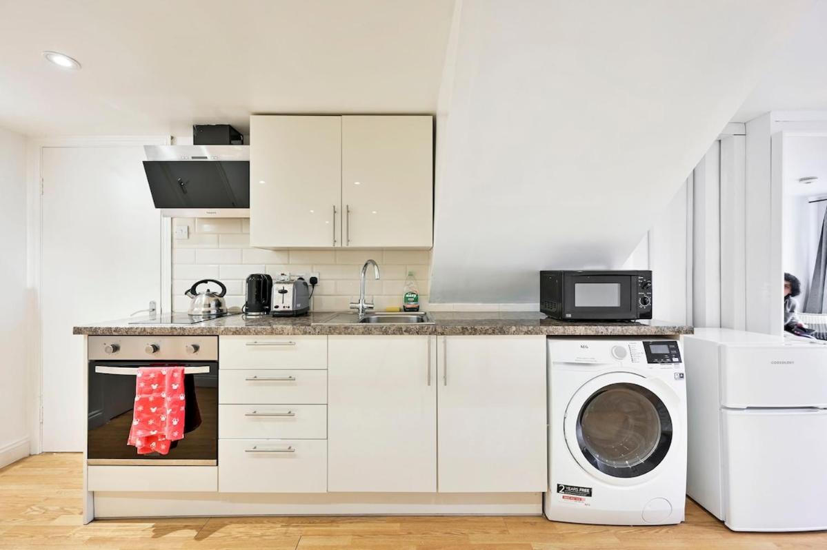 1-bedroom Flat Near Tube Appartement