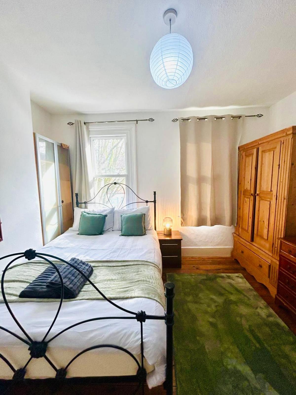 Stunning 2bedroom House With Backyard In Stratford * Londres