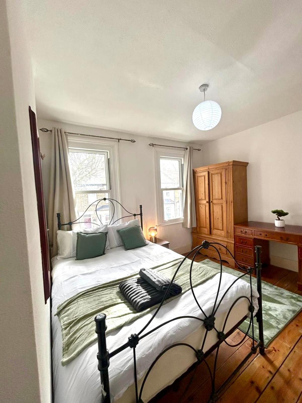 Stunning 2bedroom House With Backyard In Stratford Appartement Londres