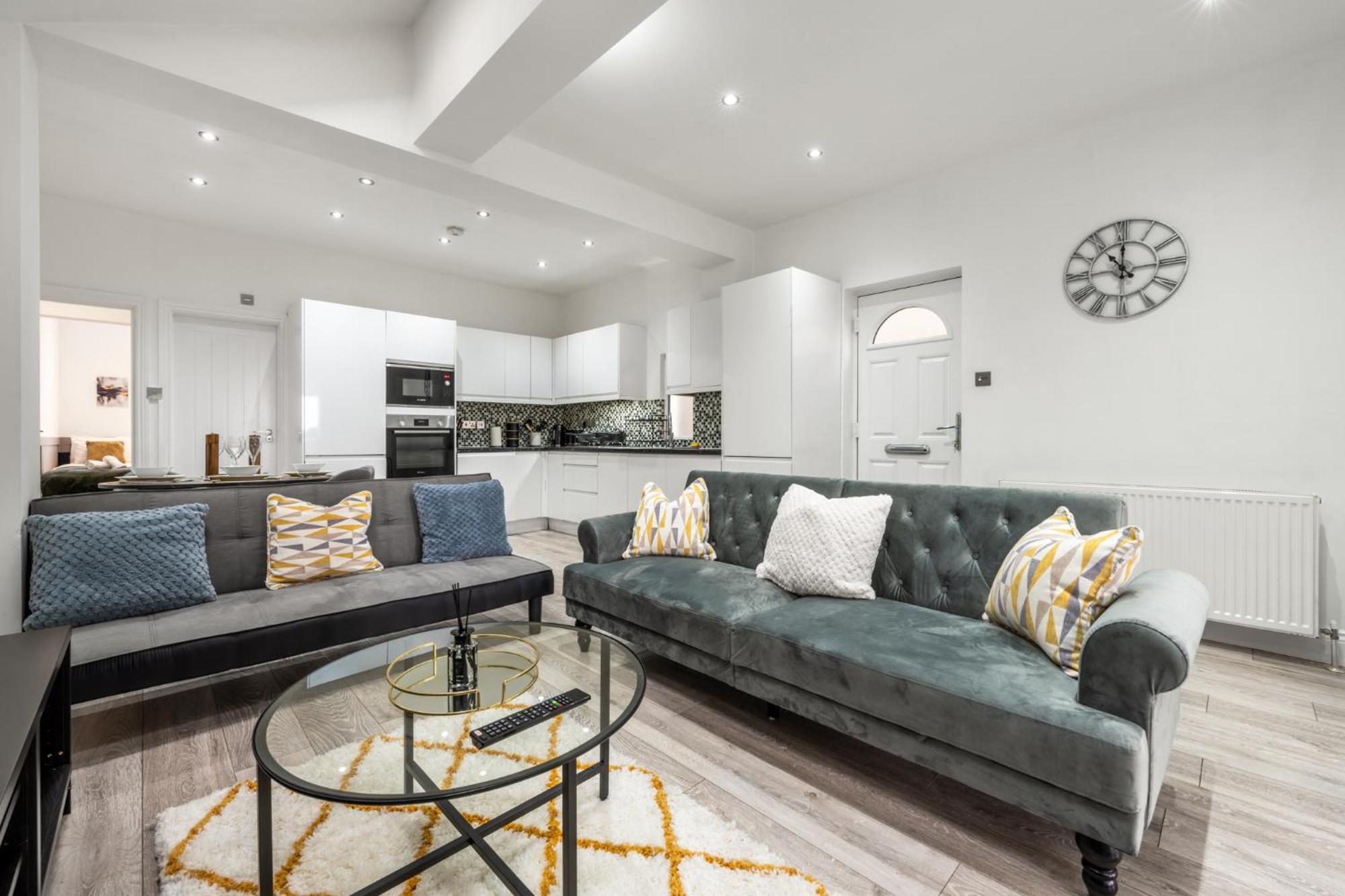 Hébergement de vacances Spacious & Comfortable 3-bedroom Retreat In Nw10 *