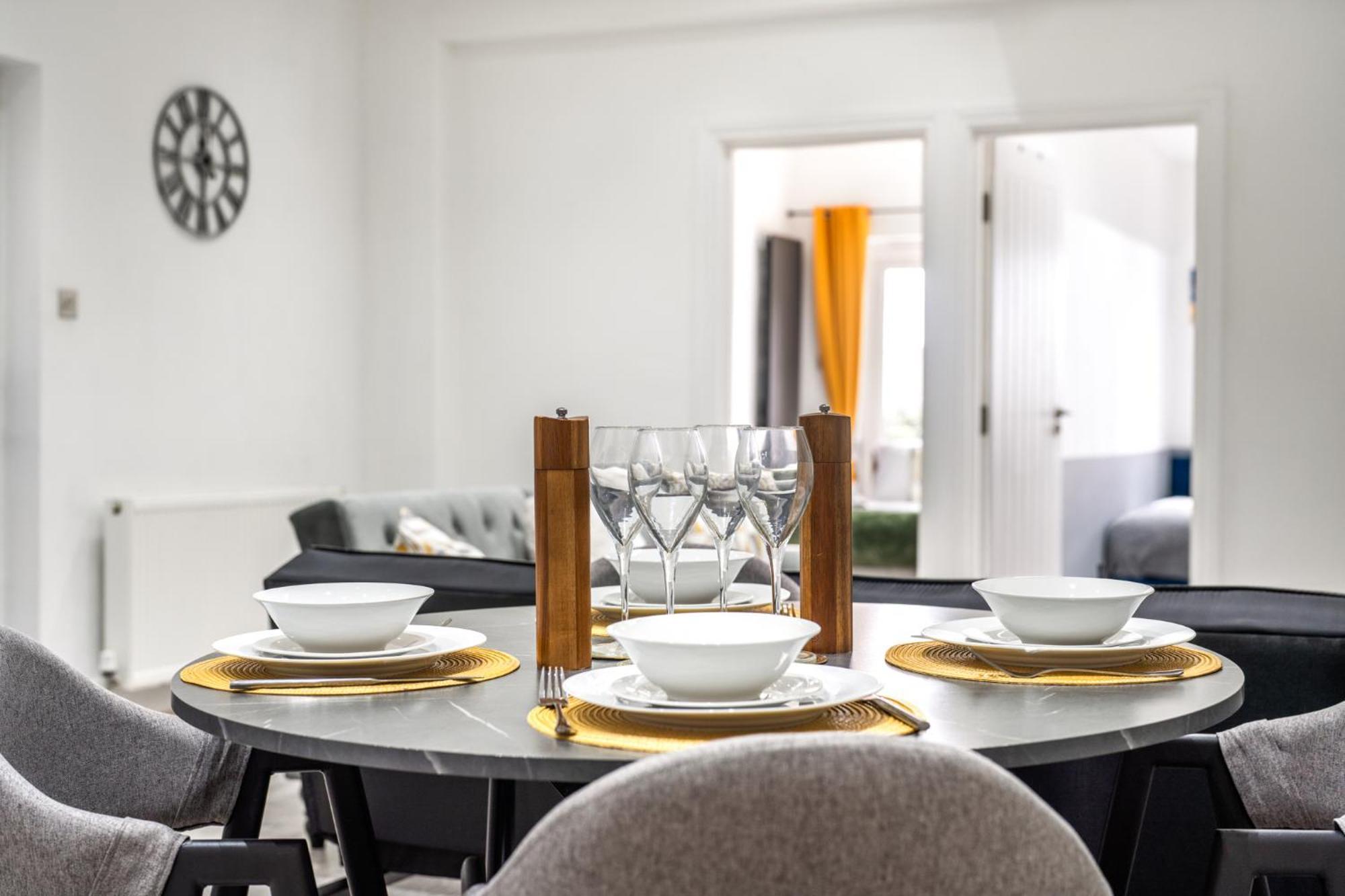 Hébergement de vacances Spacious & Comfortable 3-bedroom Retreat In Nw10 Londres