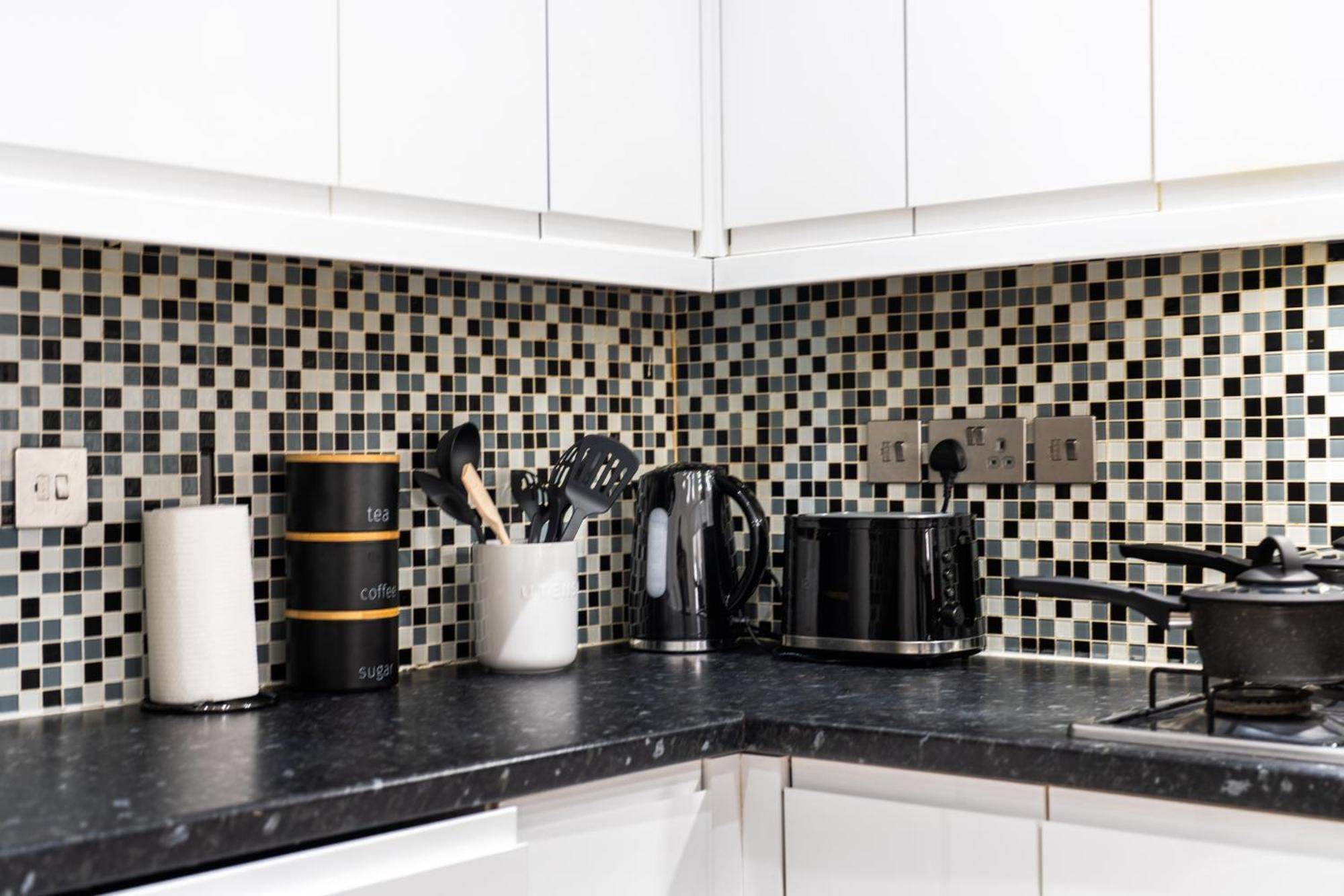 Spacious & Comfortable 3-bedroom Retreat In Nw10 Hébergement de vacances *