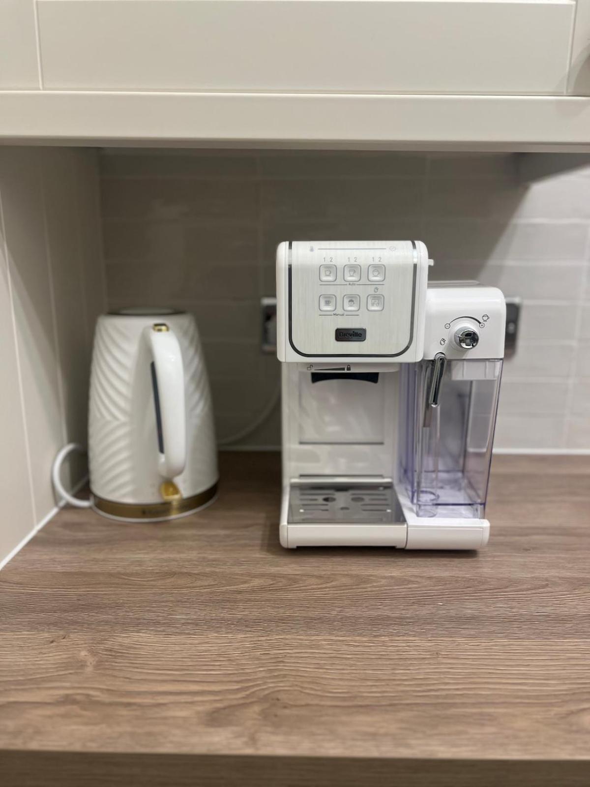 Cosy One Bedroom Flat In Newcross *