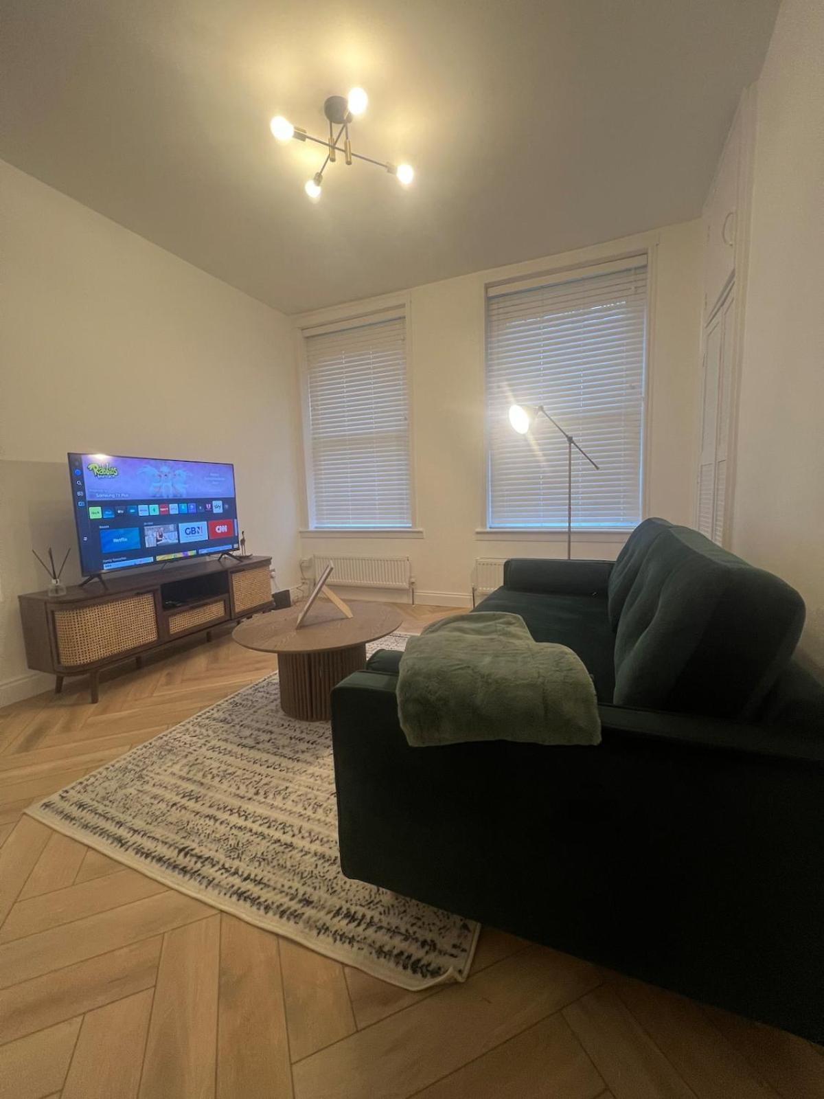 Cosy One Bedroom Flat In Newcross * Londen