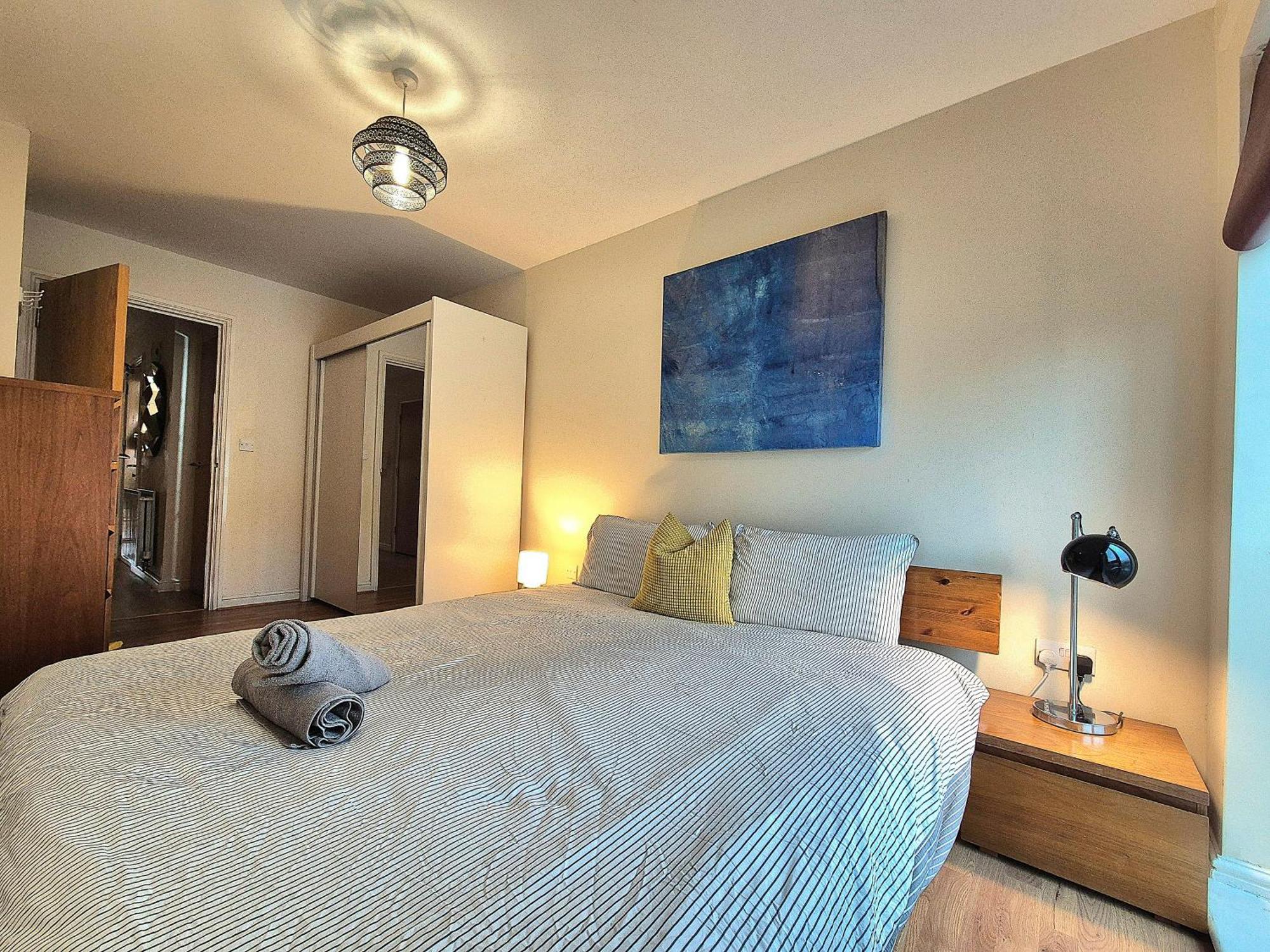 Apartamento 2 Bedroom Flat, Minutes From Shoreditch, Spitalfields & Brick Lane, Sleeps 4 Guests *